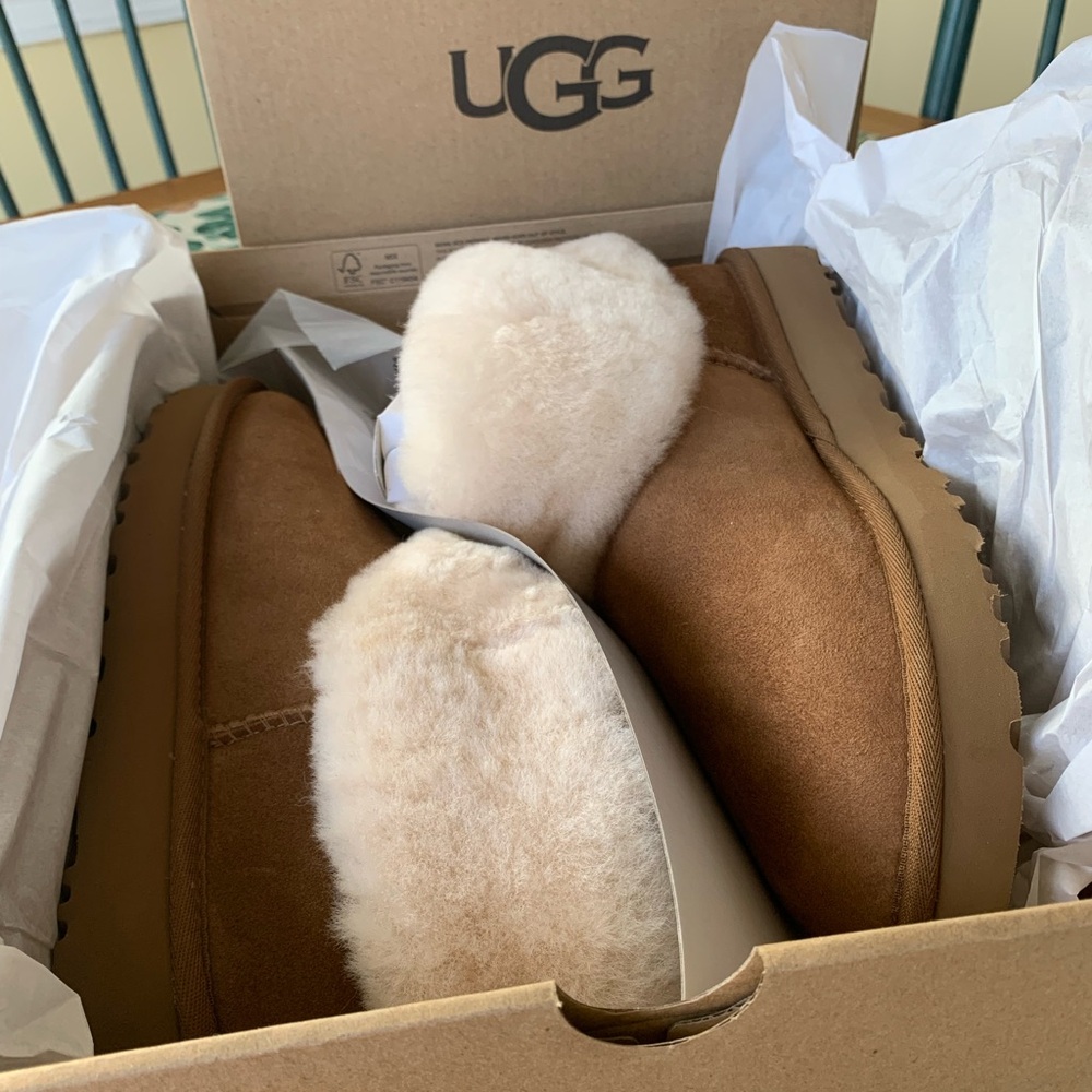New in Box! UGG Classic Mini Fluff Chestnut Boots! Size 9 USA Women’s!